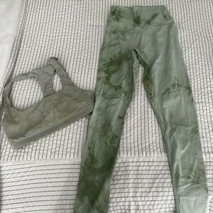 Elegant Green Tie-Dye Leggings and Sports Bra Set